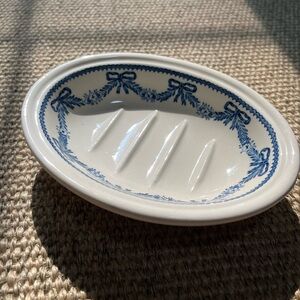 Crabtree & Evelyn Soap Dish with Bow Design